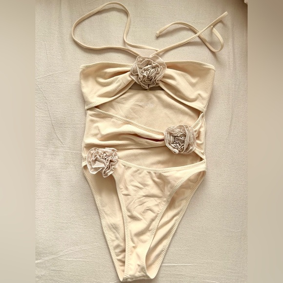 SAME Los Angeles,  one piece rose cut out swimsuit - Picture 5 of 5